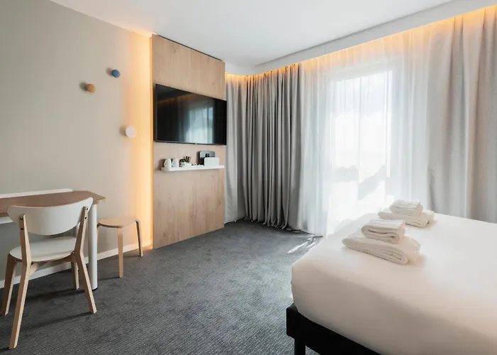 Holiday Inn Express & Suites Reims - Rives De Vesle By Ihg